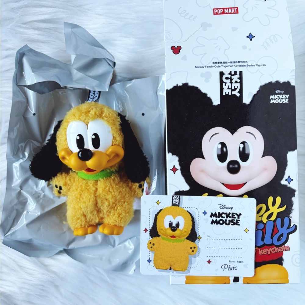Popmart Mickey Family Keychain Pluto - Picture 2 of 4
